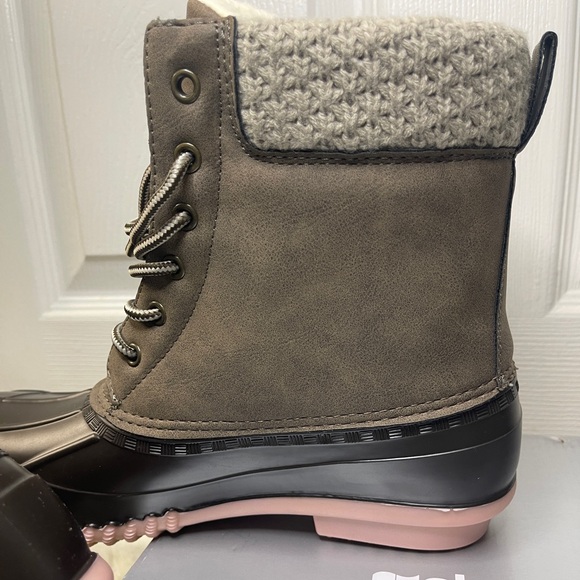 Cloudwalkers Lexi Sweater Trim Women’s Weather Boot Black & Tan 10W by Avenue - Picture 7 of 15